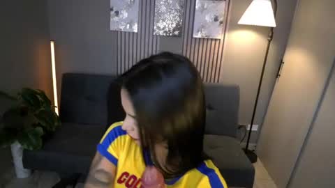 Val online show from July 3, 6:58 pm