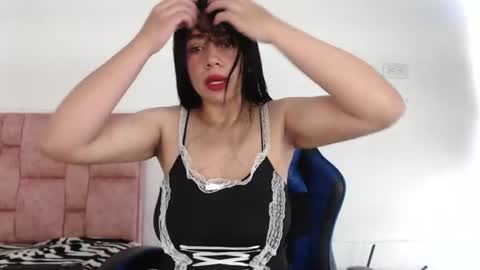 Valen independent model online show from June 28, 6:36 pm
