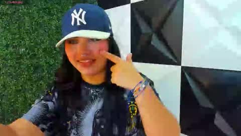 Snapshot of valeri_harpers4 chatting on October 23, 1:11 am valeri_harpers4 online show from October 23, 1:11 am