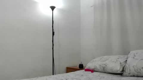 Snapshot of valeria__rosse chatting on October 21, 7:12 am online show from October 21, 7:12 am