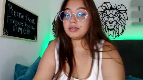 Snapshot of valeria_cherry chatting on October 12, 2:25 am valeria online show from October 12, 2:25 am