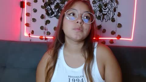 Snapshot of valeria_cherry chatting on January 12, 5:34 am valeria online show from January 12, 5:34 am