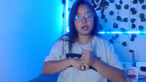 Snapshot of valeria_cherry chatting on December 6, 5:42 am valeria online show from December 6, 5:42 am