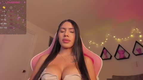 Snapshot of valeria_uribe22 chatting on December 27, 9:32 pm online show from December 27, 9:32 pm