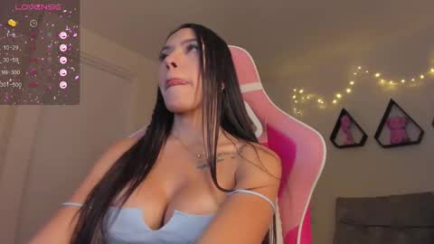 Snapshot of valeria_uribe22 chatting on January 9, 10:31 pm online show from January 9, 10:31 pm