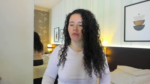 Snapshot of valeriaa_soler chatting on February 1, 11:43 am Valeria online show from February 1, 11:43 am