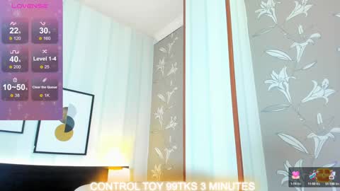 Snapshot of valeriaa_soler chatting on December 5, 3:28 pm Valeria online show from December 5, 3:28 pm