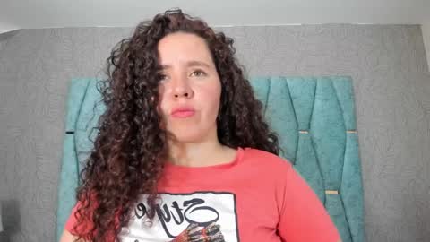 Snapshot of valeriaa_soler chatting on September 15, 5:53 pm Valeria online show from September 15, 5:53 pm
