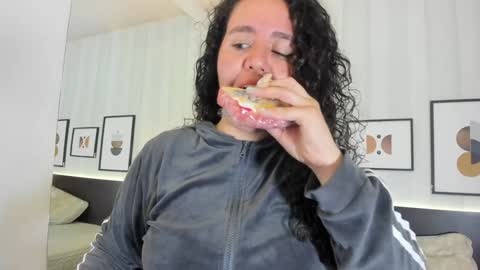 Snapshot of valeriaa_soler chatting on January 30, 12:27 pm Valeria online show from January 30, 12:27 pm