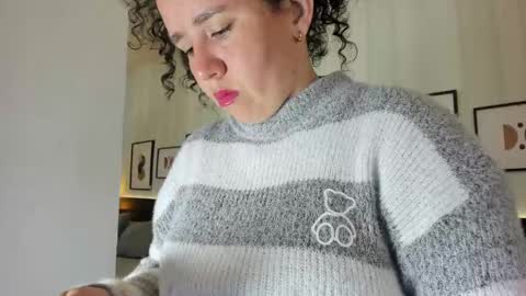 Snapshot of valeriaa_soler chatting on February 20, 12:36 pm Valeria online show from February 20, 12:36 pm