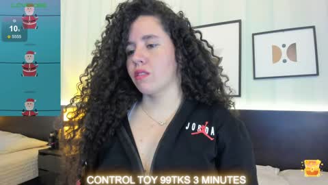 Snapshot of valeriaa_soler chatting on December 15, 12:17 pm Valeria online show from December 15, 12:17 pm
