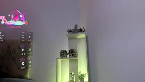 Snapshot of valerie_21 chatting on September 19, 8:46 am Valeriee online show from September 19, 8:46 am