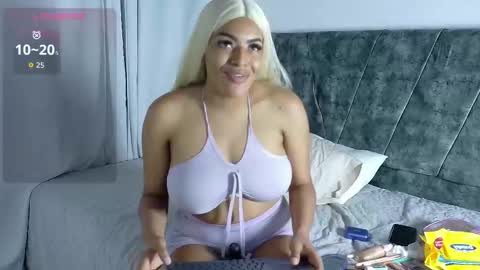 valerigallardo online show from September 25, 9:45 pm