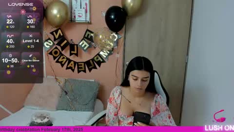 Snapshot of valerihouse chatting on February 17, 9:43 pm Juli C online show from February 17, 9:43 pm