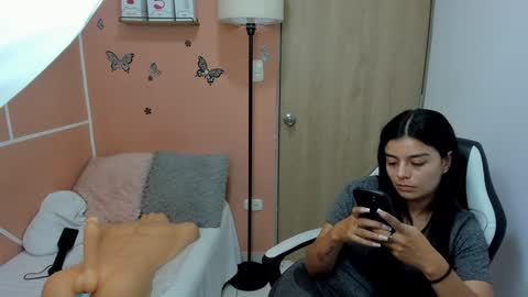 Snapshot of valerihouse chatting on December 23, 9:08 pm Juli C online show from December 23, 9:08 pm