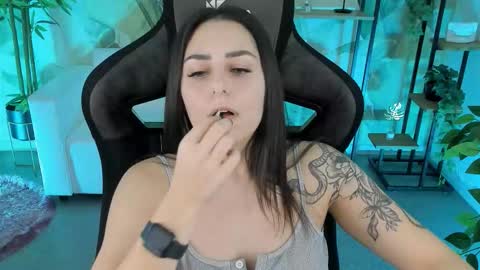 Valerie online show from December 22, 3:04 pm