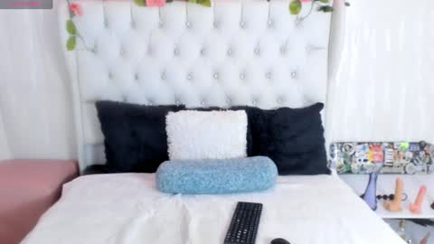 Snapshot of valerik_cano chatting on January 9, 4:17 pm valeria111111 online show from January 9, 4:17 pm