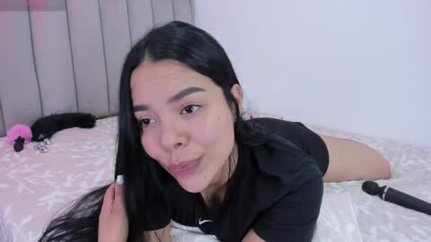 Snapshot of valery__nova chatting on February 8, 6:11 pm Cris online show from February 8, 6:11 pm