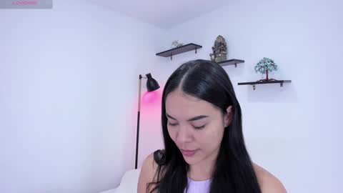 Snapshot of valery__nova chatting on December 9, 3:22 pm Cris online show from December 9, 3:22 pm