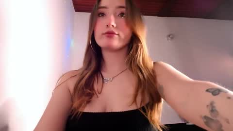 valery_salmons online show from June 1, 5:14 pm