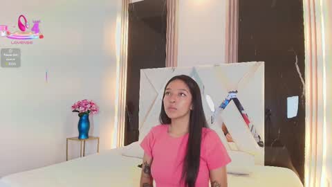 Snapshot of valery_wang chatting on March 1, 11:39 am Val online show from March 1, 11:39 am