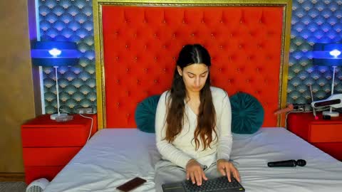 Snapshot of valleriejonnes chatting on February 6, 7:02 am Valerie Val V online show from February 6, 7:02 am