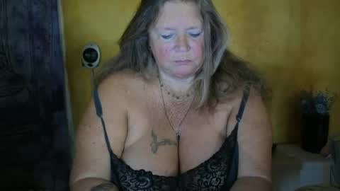 vampwoman online show from June 27, 8:37 am