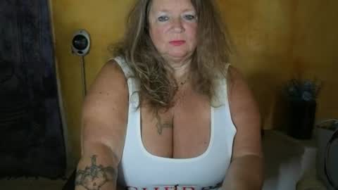 vampwoman online show from July 17, 6:29 am
