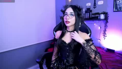 vampy_dolll online show from April 17, 12:13 am