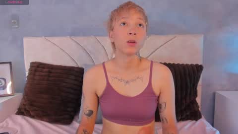 vane_grey online show from July 16, 5:17 pm