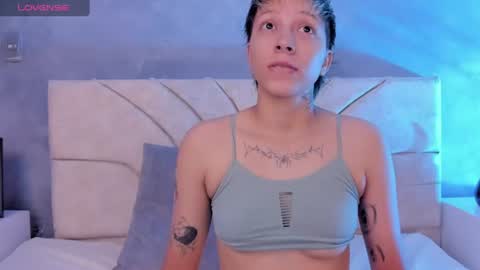 vane_grey online show from June 22, 7:22 pm