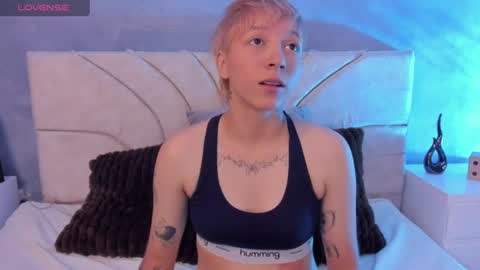 vane_grey online show from July 2, 8:48 pm