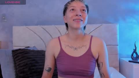 vane_grey online show from June 12, 8:28 pm