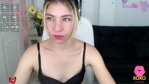 Snapshot of vanessa_21__ chatting on October 10, 11:09 pm vanessa_21__ online show from October 10, 11:09 pm
