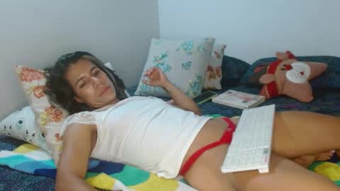 Snapshot of vanessa_aniston83 chatting on December 17, 10:43 pm vanessa online show from December 17, 10:43 pm