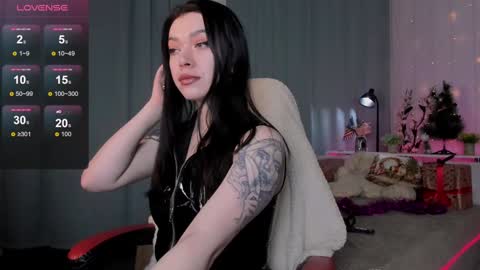 Snapshot of vanessa_ives chatting on December 22, 6:17 am Vanessa online show from December 22, 6:17 am