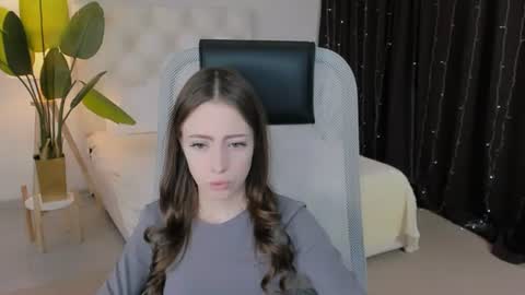 vanessaanerson online show from July 29, 8:03 am