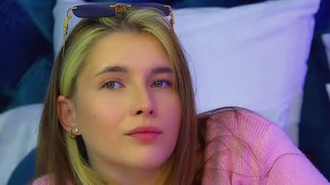 Vanessa online show from May 6, 6:39 am