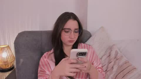 vanessajohnsonn online show from April 25, 2:36 am