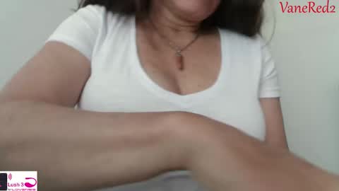 Snapshot of vanessared2 chatting on January 16, 11:58 am Vanesared2 online show from January 16, 11:58 am