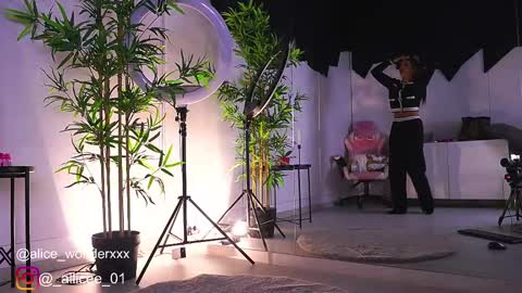 Snapshot of vanessasimon chatting on February 17, 6:42 am Vanessa Simon online show from February 17, 6:42 am