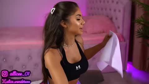 Snapshot of vanessasimon chatting on September 18, 6:12 am Vanessa Simon online show from September 18, 6:12 am