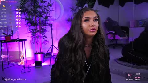 Snapshot of vanessasimon chatting on January 14, 6:24 am Vanessa Simon online show from January 14, 6:24 am