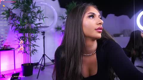 Snapshot of vanessasimon chatting on January 20, 6:53 am Vanessa Simon online show from January 20, 6:53 am