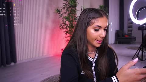 Snapshot of vanessasimon chatting on December 9, 6:23 am Vanessa Simon online show from December 9, 6:23 am