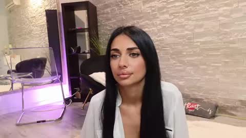 Vanessa online show from May 30, 6:05 pm