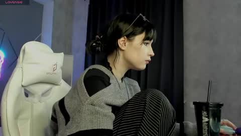 Mia online show from May 21, 8:01 am