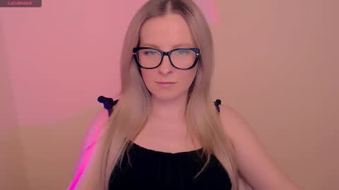 Mia online show from March 24, 7:52 pm