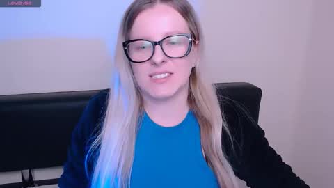 Mia online show from October 28, 7:47 am