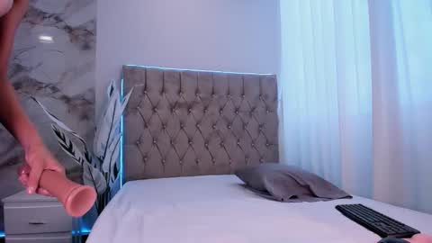 VanillaFlo online show from February 12, 7:10 am